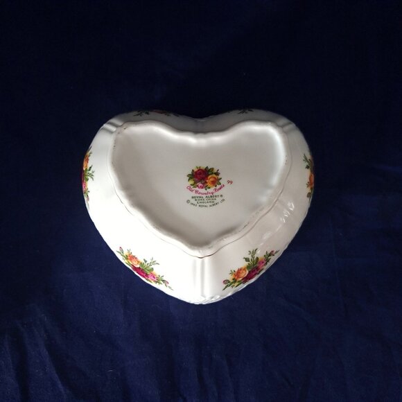 Royal Albert Old Country Roses Heart-Shaped Bone China Trinket Box - Picture 13 of 13